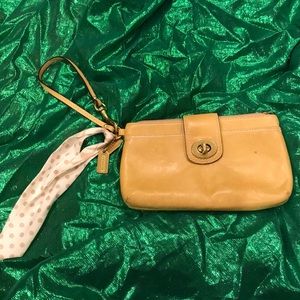 Just Strolling down the Avenue